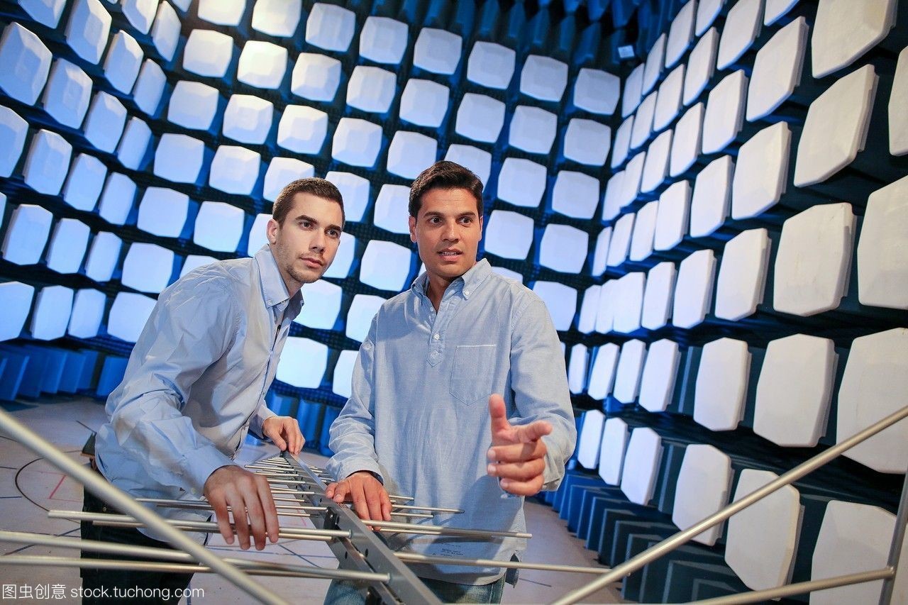 研究人員安回聲室emc&電信實驗室認證低壓電器&電子產品技術服務行業的tecnalia研究&創新bizkaia巴斯克國家西班牙